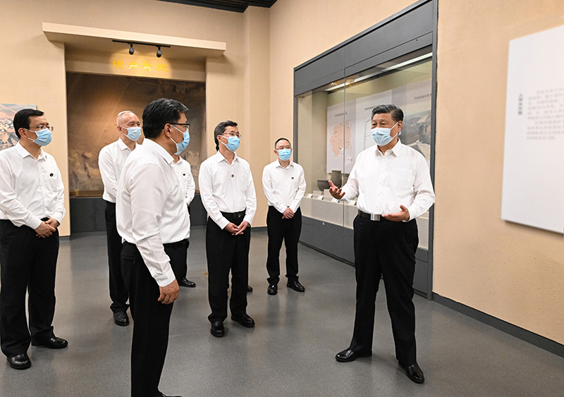 5月16日下昼，，中共中央总书记、、国家主席、、中央军委主席习近平在前往陕西西安主持中国－中亚峰会途中，，在山西运城博物馆考察。！